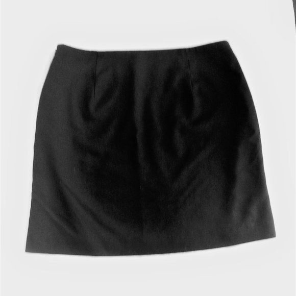 Ann Taylor Loft Black skirt size 8P with pockets - Picture 3 of 8